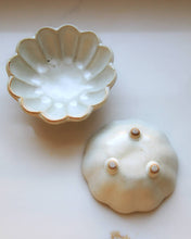 Load image into Gallery viewer, Flower Petal Pinch Bowl