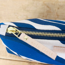 Load image into Gallery viewer, Laura Pouch – Vintage Stripe
