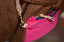 Load image into Gallery viewer, Velvet Ellie Wristlet
