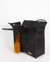 Load image into Gallery viewer, Solid Black Día Handbag
